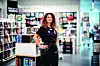 Vicky Klefter, butikksjef for Akademibokhandeln i Malmö. Butikkinteriør