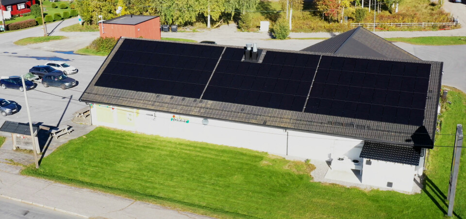 Dronefoto av Joker Brandval, solcelleanlegg på taket.