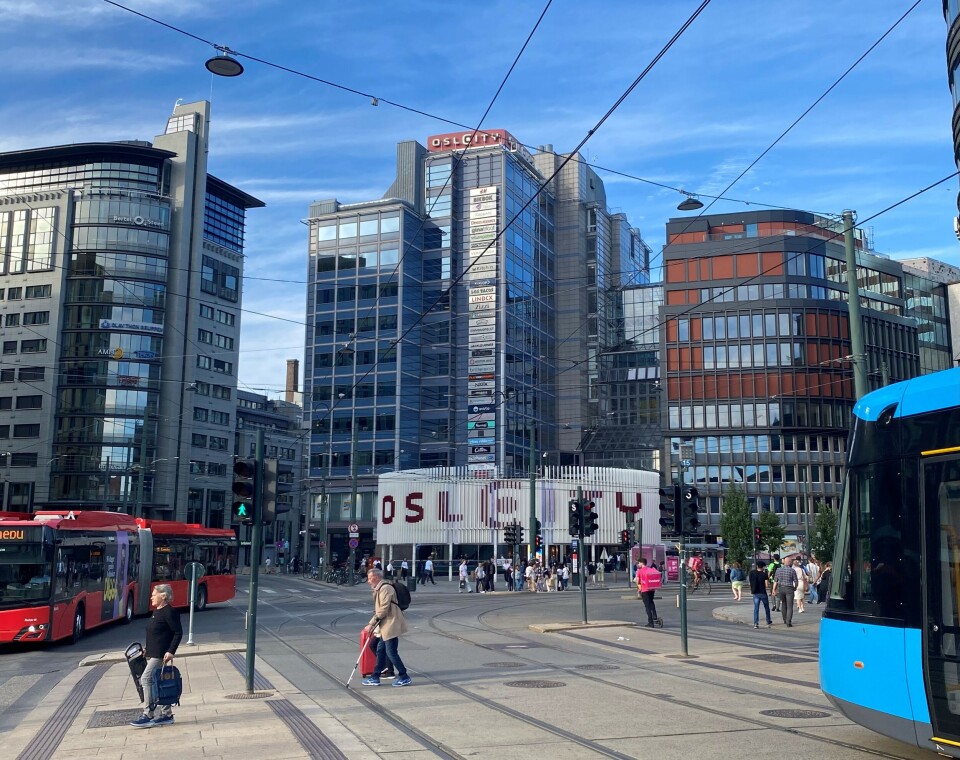 På Oslo City er det flere av butikkene som åpner sine vindusfasader ut mot bybildet i forbindelse med renovering. Fasade/inngang Oslo City