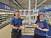 REMA 1000. Kent Kristoffersen er avhengig av et godt mannskap i butikken, her sammen med Carina Riise som er ferskvareansvarlig.