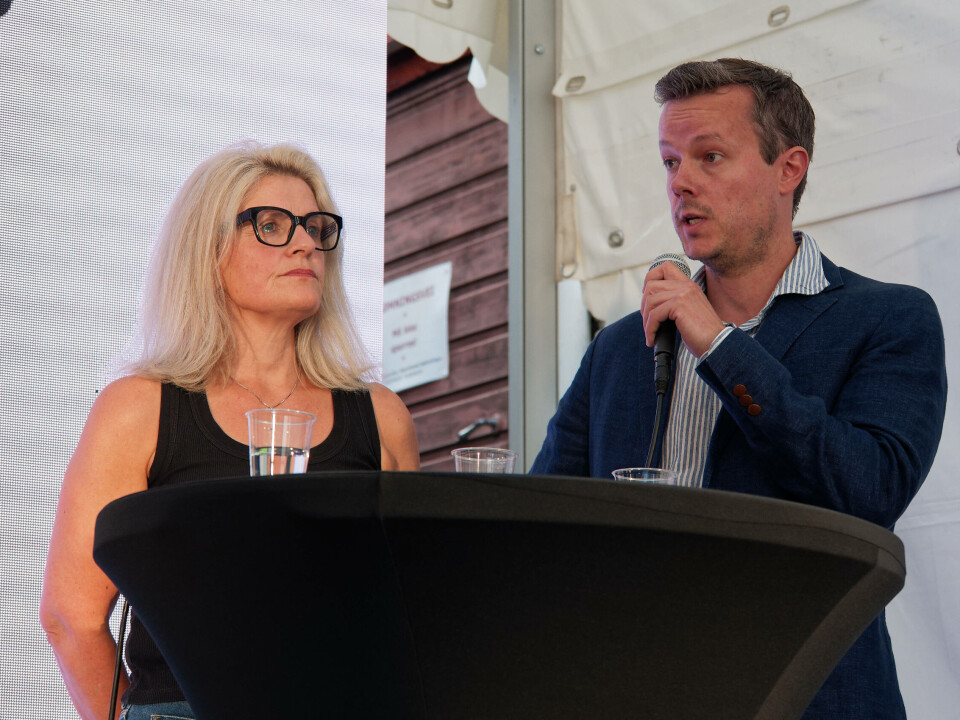 Inger Lise Blyverket og Per Skøien reagerer på hvordan kinesiske nettbutikker kan selge klær og andre produkter i Norge uten å betale toll. Inger Lise Blyverket og Per Skøien, debatt, Arendalsuka