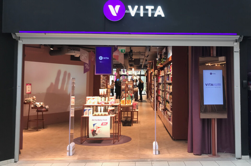Allerede i inngangsdøra blir kundene oppfordret til å bli VITA Venn. Her fra VITA på Arkaden, i Oslo. Inngangsparti Vita, Arkaden, i Oslo