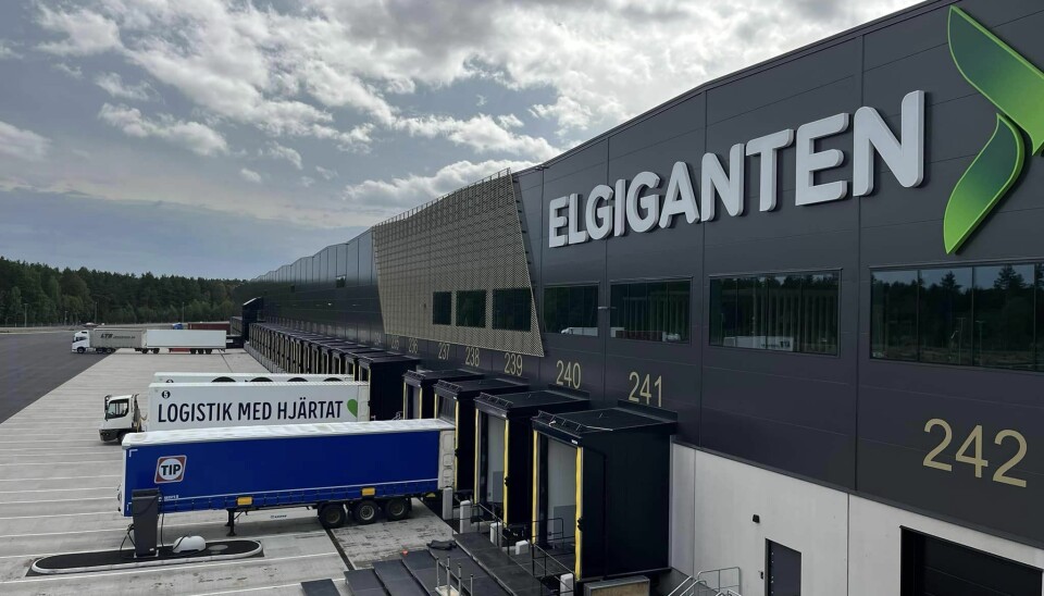 Den nye lagerbygningen til Elkjøp huser primært kjøkken og hvitevarer, og er nesten 1000 meter lang. Den nye lagerbygningen til Elkjøp huser primært kjøkken og hvitevarer, og er nesten 1000 meter lang.