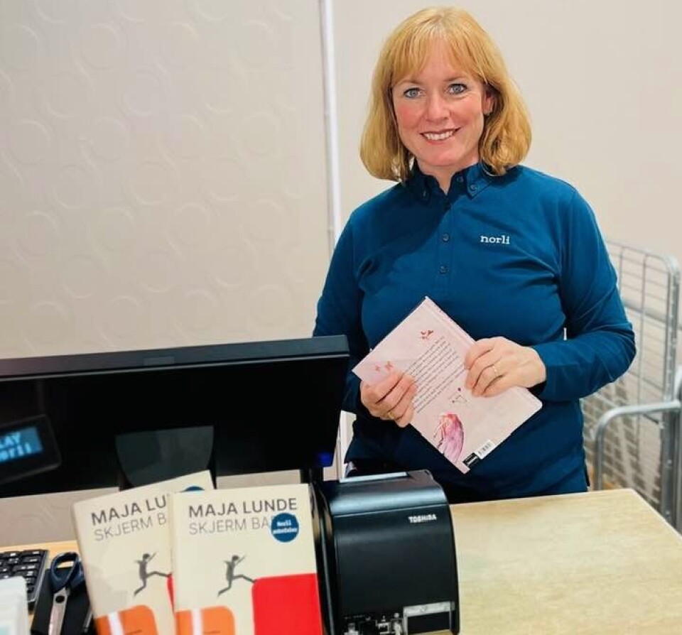 Karianne Hammer Melby synes det er morsomt å være i butikken, organisere bord og hyller, lage skilt og plakater og ekspedere. Karianne Hammer Melby