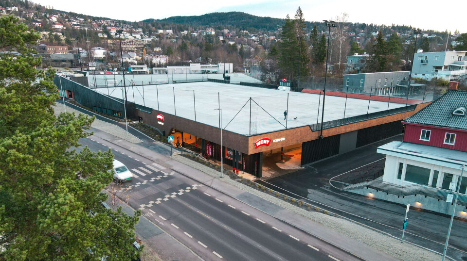 MENY Gressbanen i Holmenkollveien i Oslo åpnet 14. november 2024. Menybutikk med kunstgressbane på taket