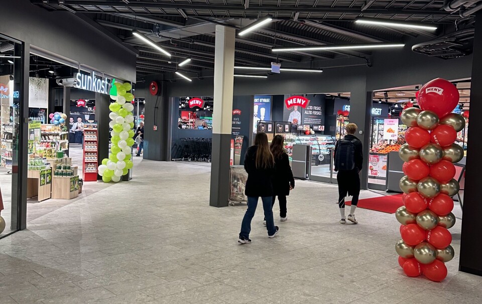 Nytt inngangsparti til Meny og andre butikker i den nye delen av senteret fra innsiden, som leder til parkering samt ny helseinngang, som igjen leder opp til Sprek og Volvat. Interiør,  Down Town Porsgrunn.