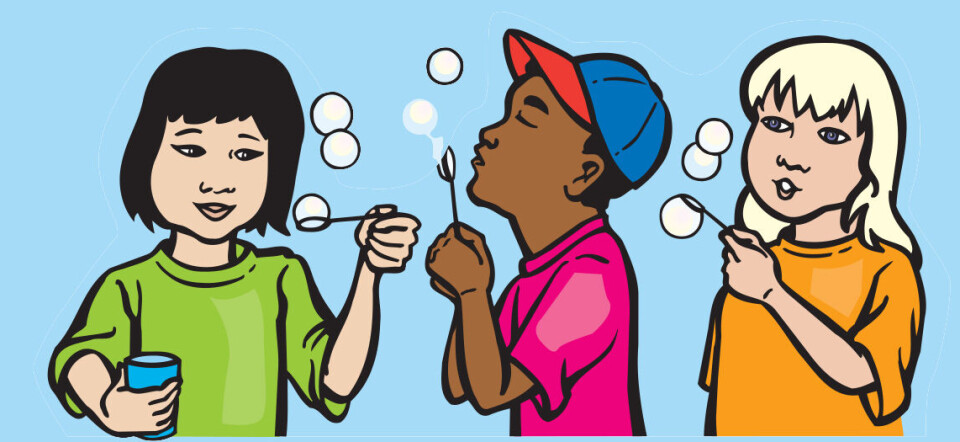 Hvis du har en fysisk butikk, tenk på hvordan du kan gjøre det til en opplevelse å komme innom. Interaktive elementer, morsomme installasjoner eller noe som kan dele på sosiale medier – generasjon Alpha elsker alt. Generasjon Alpha, barn som blåser såpebobler. Tegning.