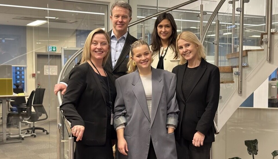 Thor Bareksten, Pauline Johansen, Silje Nordgård Aspen, Amalie Dybvik, og Mona Bråten. Obos lederteam stående i en trapp.