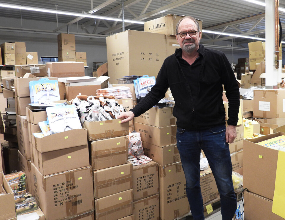 Krever like vilkår som Kina-butikkene – regjeringen svarer