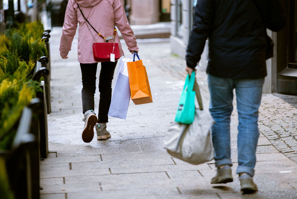 Nordmenn handlet mindre i september. Det var første måned i år at detaljhandelen gikk ned. Personer med handleposer