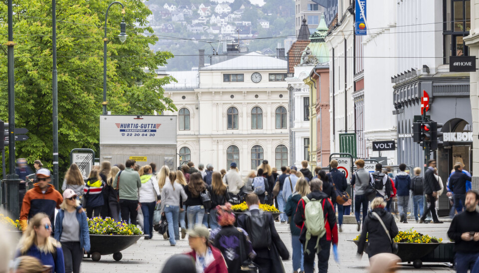 Karl Johans gate kan ikke defineres som et typisk turiststed, mener Statsforvalteren. Oversiktsbilde av Karl Johans Gate mot Jernbanetorget.