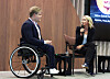 Jesper Saltvik Pedersen, para-alpinist og seks ganger Paralympicsvinner, og Ingvill Bovim, som leder spons og helse, hos Rema 1000. Retail Summit 26