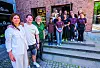 Søstrene Grene-butikken i Asker sentrum. De ansatte og eierne på butikktrappa