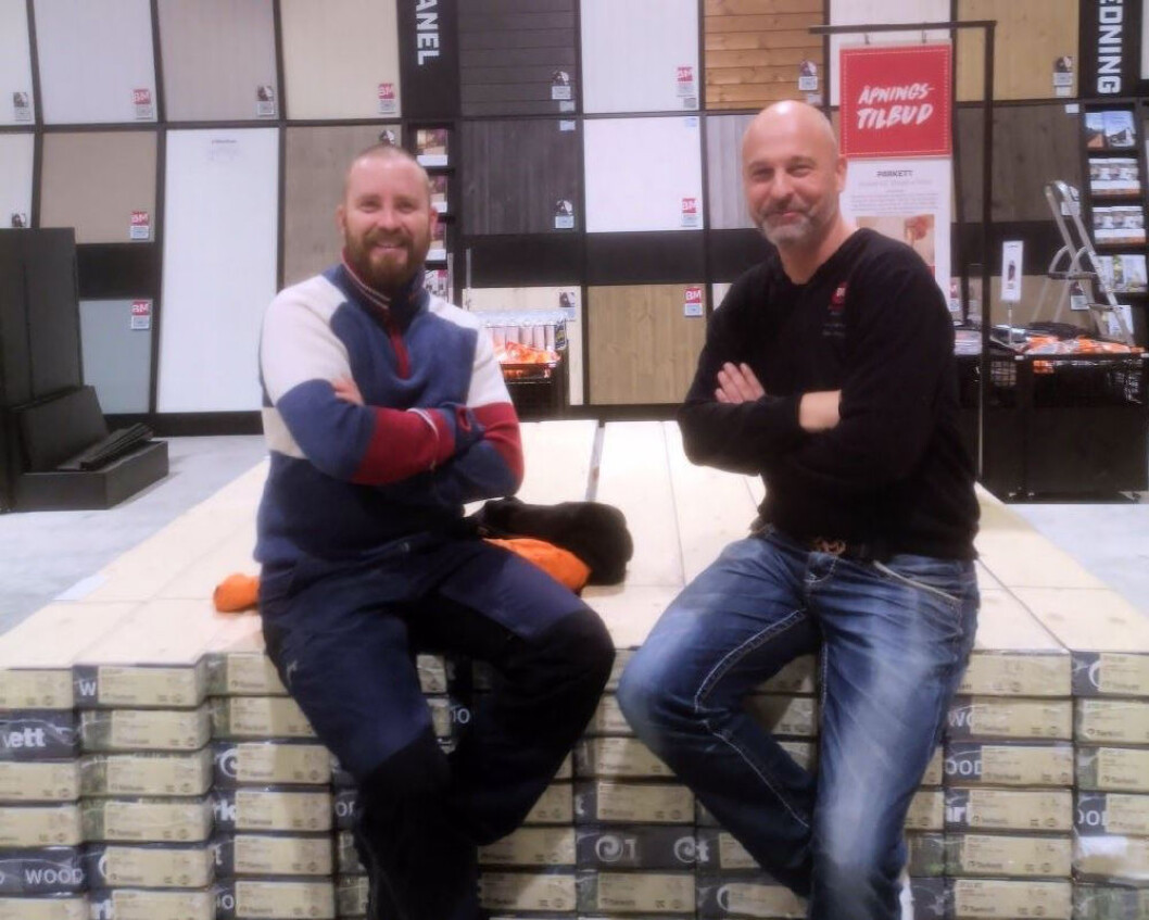 Varehussjef Arild Larsen hos Byggmakker og proffkunde Ståle Myklevik er sfornøyd med det nye varehuset i Elverum. (Foto: Byggmakker) Varehussjef Arild Larsen hos Byggmakker og proffkunde Ståle Myklevik er sfornøyd med det nye varehuset i Elverum. (Foto: Byggmakker)