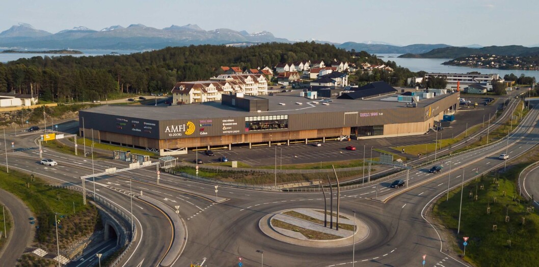 Etter omfattende om- og utbygging er ikke Amfi Kanebogen til å kjenne igjen. Det er vanskelig å se forskjell mellom gammel og ny del. Senteret ligger et par kilometer utenfor Harstad sentrum. Etter omfattende om- og utbygging er ikke Amfi Kanebogen til å kjenne igjen. Det er vanskelig å se forskjell mellom gammel og ny del. Senteret ligger et par kilometer utenfor Harstad sentrum.