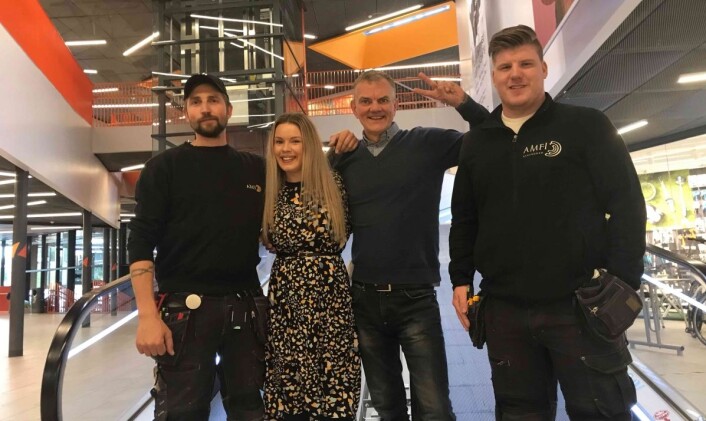 Senterledelsen på AMFI Kanebogen: F.v. driftssjef Andreas Nicolaysen, markedskoordinator Silje Marie Johnsen, senterleder Lars Holst-Roness og driftsmedarbeider Johan Kjærland. Senterledelsen på AMFI Kanebogen: F.v. driftssjef Andreas Nicolaysen, markedskoordinator Silje Marie Johnsen, senterleder Lars Holst-Roness og driftsmedarbeider Johan Kjærland.