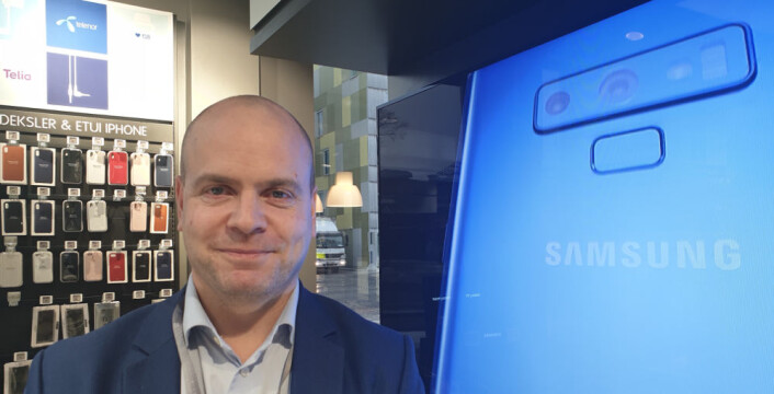 Espen Bakken: – Alle andre Elkjøp-butikker, vil fortsatt ta imot kontanter som betaling. (Foto: Elkjøp Norge) Espen Bakken: – Alle andre Elkjøp-butikker, vil fortsatt ta imot kontanter som betaling. (Foto: Elkjøp Norge) 