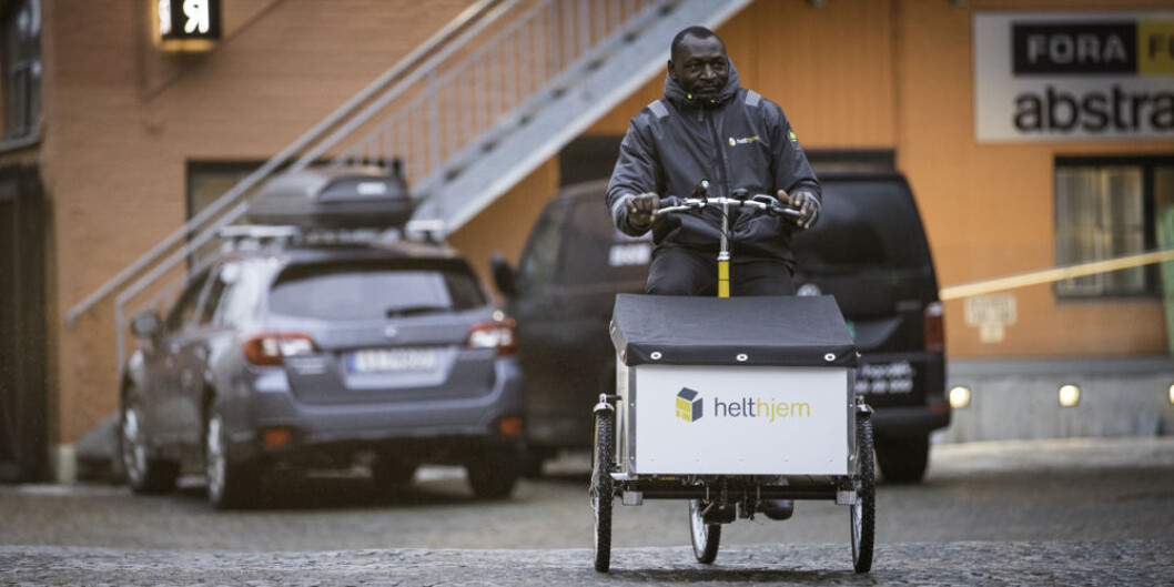 MILJØBEVISST: Bud Nkemenang Oliver Tangmoh prøver den første elsykkelen til Helthjem. (Foto: John Einar Sandvand) MILJØBEVISST: Bud Nkemenang Oliver Tangmoh prøver den første elsykkelen til Helthjem. (Foto: John Einar Sandvand)