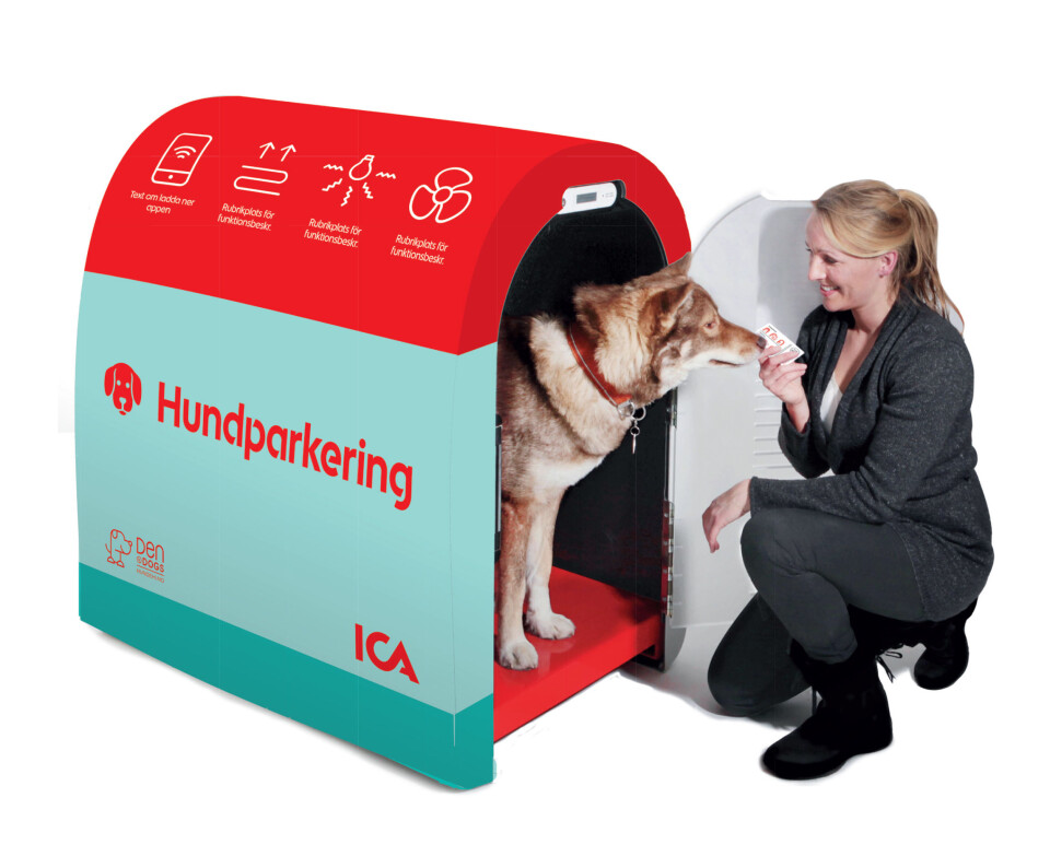 Det spesialkonstruerte buret som nå testes ut ved Ica-butikker i Sverige. I Norge heter det ‘Hundehiet’ og er utviklet av gründeren Frode Rogstad, innehaver av Den4Dogs AS (tidligere Norsk hundeparkering). (Foto: Ica Fastigheter)