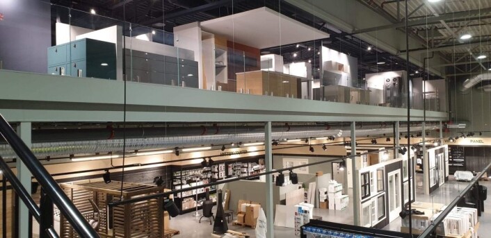 Utstillingene, i flere etasjer, er arrangert slik at produktene kan sees sammen. (Foto: Byggtorget) Utstillingene, i flere etasjer, er arrangert slik at produktene kan sees sammen. (Foto: Byggtorget)