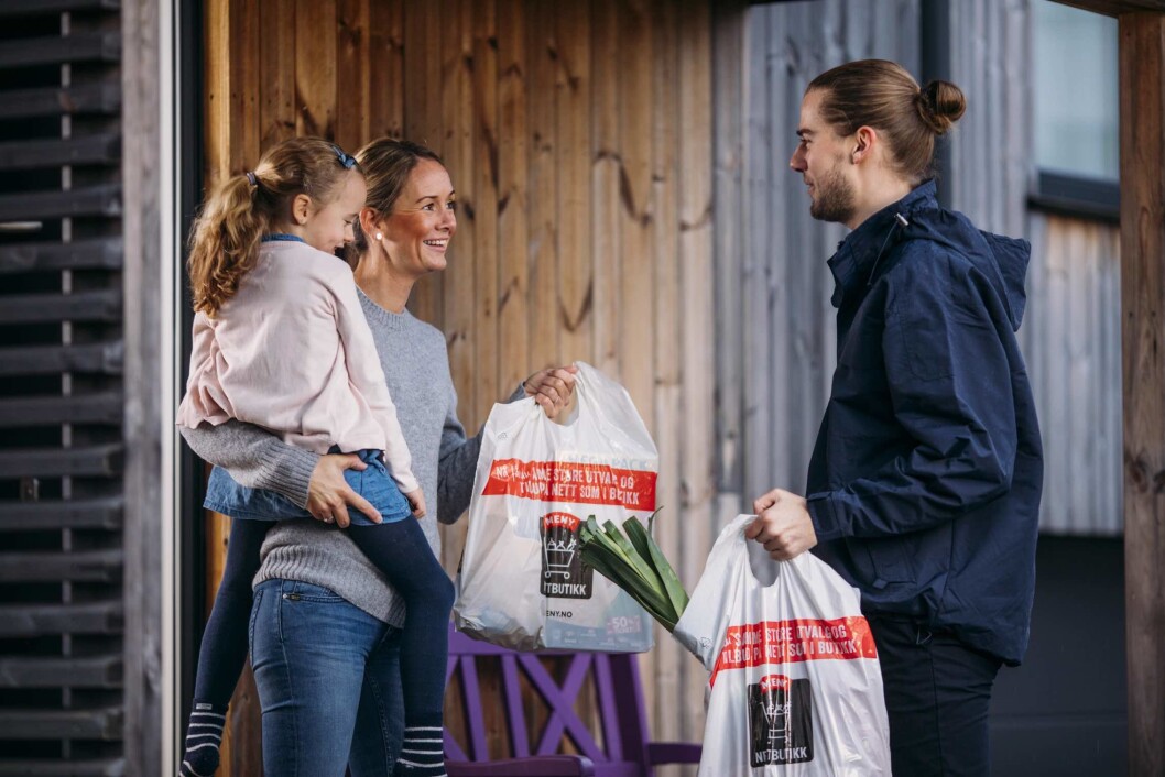 Kunder i alderen 30-49 år er den gruppen som i størst grad benytter seg av netthandel, altså typiske barnefamilier. Foto: Meny Kunder i alderen 30-49 år er den gruppen som i størst grad benytter seg av netthandel, altså typiske barnefamilier. Foto: Meny