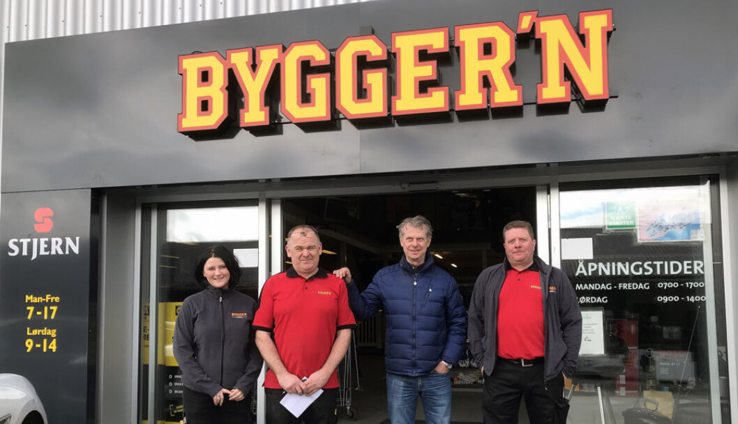Topp motivasjon etter reåpning av Bygger’n Stjern i Åfjord. F.v. butikkmedarbeider Gunn Lunde, selger Rune Berdal, kjededirektør i Bygger’n Norge Arnfinn Henriksen og daglig leder ved Bygger’n Stjern, Joar Harsvik. Topp motivasjon etter reåpning av Bygger’n Stjern i Åfjord. F.v. butikkmedarbeider Gunn Lunde, selger Rune Berdal, kjededirektør i Bygger’n Norge Arnfinn Henriksen og daglig leder ved Bygger’n Stjern, Joar Harsvik.