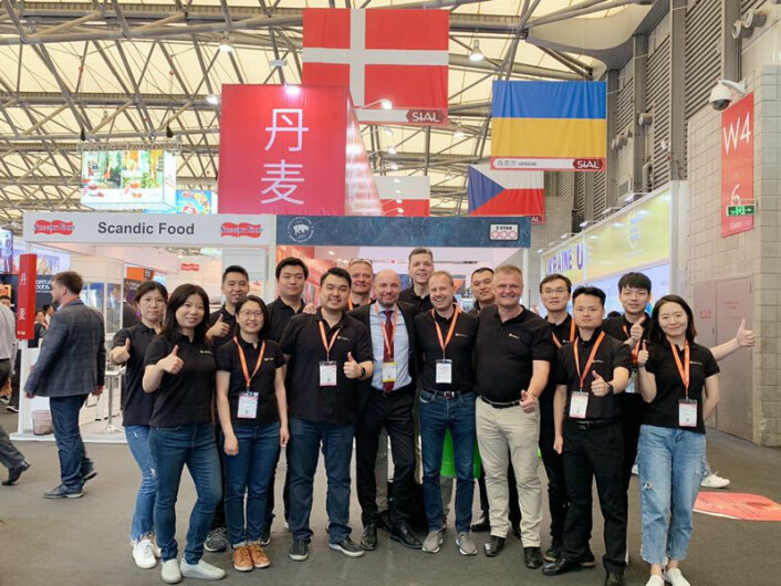 Gründer Lars Munch Johansen (nr. tre fra høyre forreste rekke) sikter seg også inn mot det kinesiske markedet og deltok nylig med eget team på SIAL i Shanghai.&nbsp;