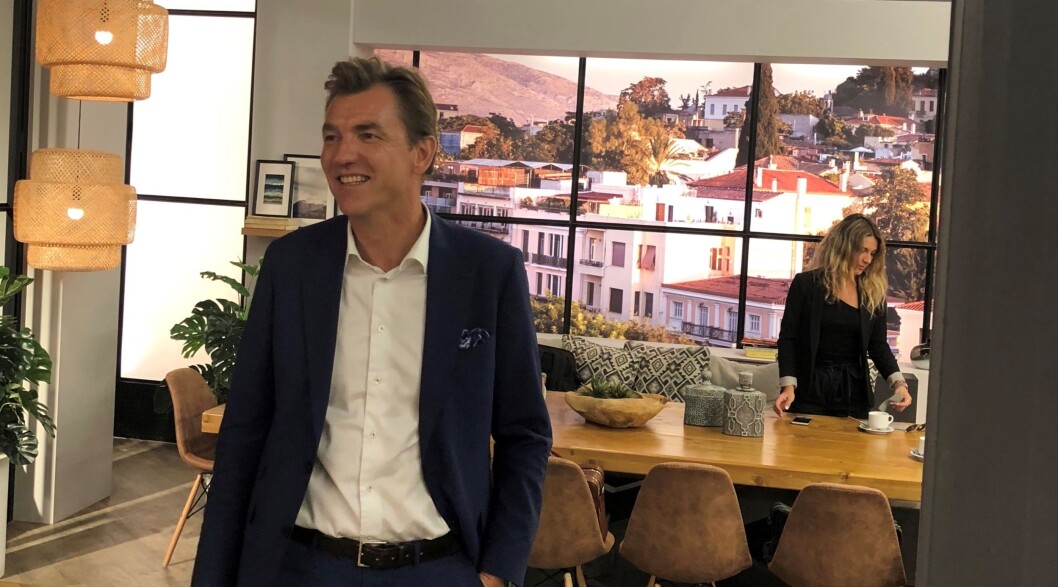 KLAR FOR NY JOBB: Erik G. Sønsterud, som de to siste årene har vært CFO for Elkjøp Nordic, gleder seg til å ta fatt på sine nye arbeidsoppgaver. (Foto: Elkjøp Nordic) KLAR FOR NY JOBB: Erik G. Sønsterud, som de to siste årene har vært CFO for Elkjøp Nordic, gleder seg til å ta fatt på sine nye arbeidsoppgaver. (Foto: Elkjøp Nordic)