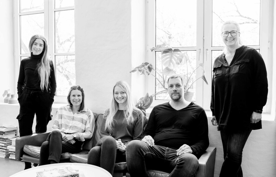 BLEED VALGT SOM PARTNER: Fra venstre: Camilla Torp Iki, Madeleine Skjelland Eriksen, Linda Johansen, Kjell Reenskaug og Liv Norun Moe. (Foto: Bleed)