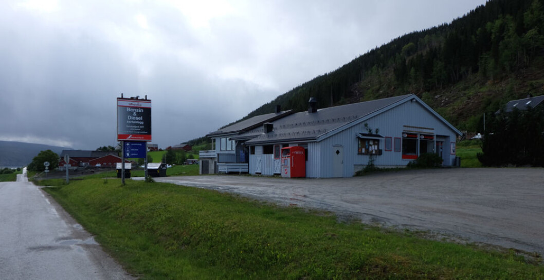 På Verrastranda bor det litt over 100 personer som kjempet en seig kamp for nærbutikken, men i fjor høst måtte de gi opp. (Foto: Odd Henrik Vanebo) På Verrastranda bor det litt over 100 personer som kjempet en seig kamp for nærbutikken, men i fjor høst måtte de gi opp. (Foto: Odd Henrik Vanebo)