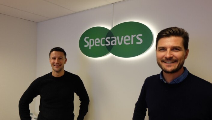 Philip Reiler (head of PR) og Henning Eriksen, adm. dir., er fornøyd med god vekst for Specsavers i en tid hvor mange retailaktører sliter med stagnasjon. Foto: Nils Vanebo Philip Reiler (head of PR) og Henning Eriksen, adm. dir., er fornøyd med god vekst for Specsavers i en tid hvor mange retailaktører sliter med stagnasjon. Foto: Nils Vanebo