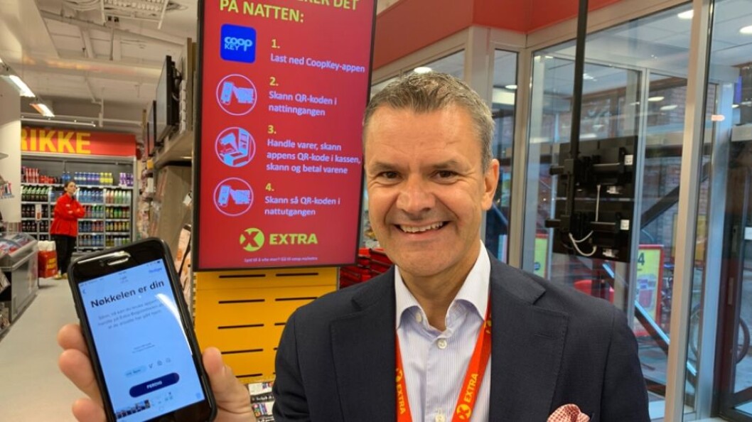 Kjededirektør Christian Hoel, som nylig åpnet Norges første ubemannede, heldøgnsåpne butikk i Bogstadveien, kan glede seg over at Coop Extra øker mest. (Foto: Coop Norge) Kjededirektør Christian Hoel, som nylig åpnet Norges første ubemannede, heldøgnsåpne butikk i Bogstadveien, kan glede seg over at Coop Extra øker mest. (Foto: Coop Norge)