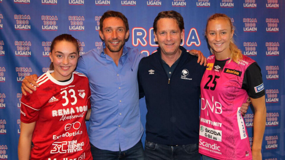 Avtalen klar: fra v. Julie Bøe Jacobsen, Byåsenakademiet; Vidar Riseth, sponsorsjef i REMA 1000; Erik Langerud, generalsekretær i Norges Håndballforbund og Henny Reistad, Vipers Kristiansand.