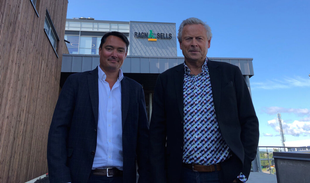 Vidar Svenning Olsen (t.v.) tar over som administrerende direktør i Ragn-Sells etter Bjørn Hoel. (Foto: Ragn-Sells) Vidar Svenning Olsen (t.v.) tar over som administrerende direktør i Ragn-Sells etter Bjørn Hoel. (Foto: Ragn-Sells)