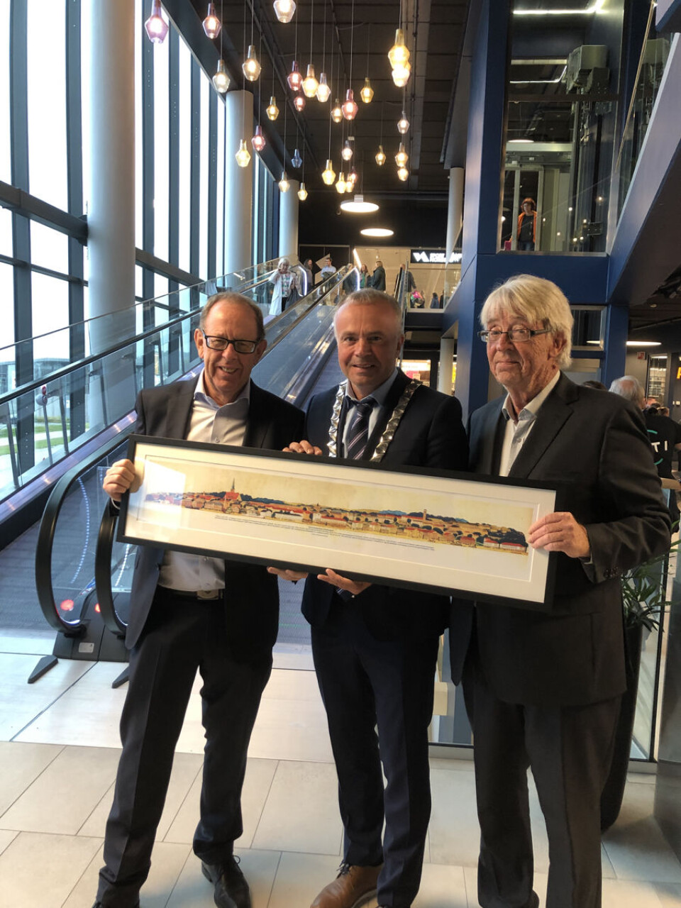 Preget åpningen: Fra v. gründer Lars Løseth, ordfører Kjell Nergaard i Kristiansund og senterleder Svein Haga. (Foto: Marit Elin Eid)