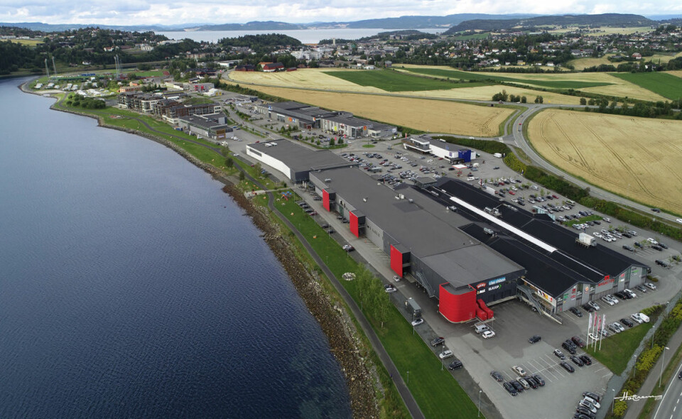 Flyfoto av det det imponerende Magneten-komplekset på Moan i Levanger. (Foto: Magneten kjøpesenter)