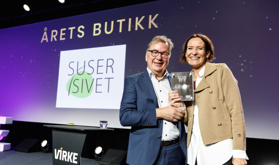 Årets butikk: Ove Hansrud fra Tekstilforum og prisvinner Siv Heleen Grødem. (Foto: Kilian Munch)