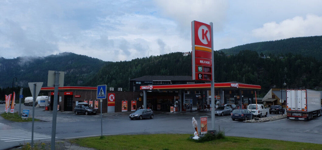 Først og fremst salg på bensinstasjoner hadde en økning i sesongjustert volum i august. (Illustrasjonsfoto: Odd Henrik Vanebo) Først og fremst salg på bensinstasjoner hadde en økning i sesongjustert volum i august. (Illustrasjonsfoto: Odd Henrik Vanebo)