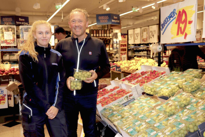 Pappa Ove med eldstebarnet Sophie Boye Forstrønen (21) som studerer ‘Retail Management’ på Handelshøyskolen BI i Bergen. (Foto: Liv Strømme/TunellSyn) Pappa Ove med eldstebarnet Sophie Boye Forstrønen (21) som studerer ‘Retail Management’ på Handelshøyskolen BI i Bergen. (Foto: Liv Strømme/TunellSyn)