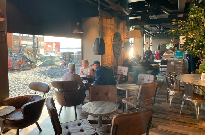 Utsikt fra kaffebaren til et splitter nytt torg og en flott sjøfront som vil stå ferdig til våren. (Foto: MoldeTorget) Utsikt fra kaffebaren til et splitter nytt torg og en flott sjøfront som vil stå ferdig til våren. (Foto: MoldeTorget)