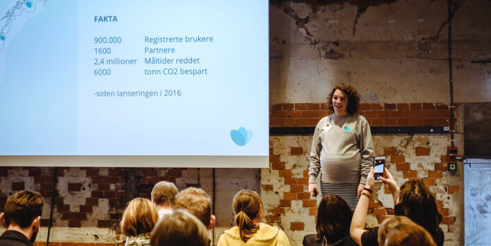 Ann-Kristin Raknes Pfründer legger fram fakta for de unge. (Foto: Too Good To Go) Ann-Kristin Raknes Pfründer legger fram fakta for de unge. (Foto: Too Good To Go)