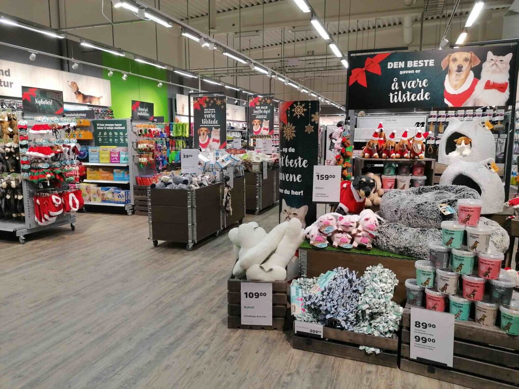Dyrebutikk-bransjen har løftet seg, noe Mustis inntreden på det norske markedet har bidratt til. Butikken i Haugesund er lekker med godt vareutvalg. Dyrebutikk-bransjen har løftet seg, noe Mustis inntreden på det norske markedet har bidratt til. Butikken i Haugesund er lekker med godt vareutvalg.