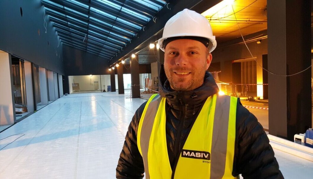 Destinasjonssjef Anker Wiinberg inspiserer byggeplassen til Norwegian Outlet i Stavanger som åpner 6. april. Destinasjonssjef Anker Wiinberg inspiserer byggeplassen til Norwegian Outlet i Stavanger som åpner 6. april.