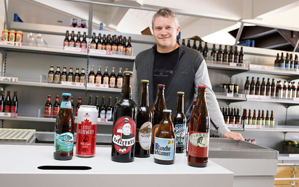 PÅ KJØPESENTER: Rolf Ivar Skår og Gulating Bryggeri har åpnet ølutsalg i Triaden. Nå lukter de på flere kjøpesentre.