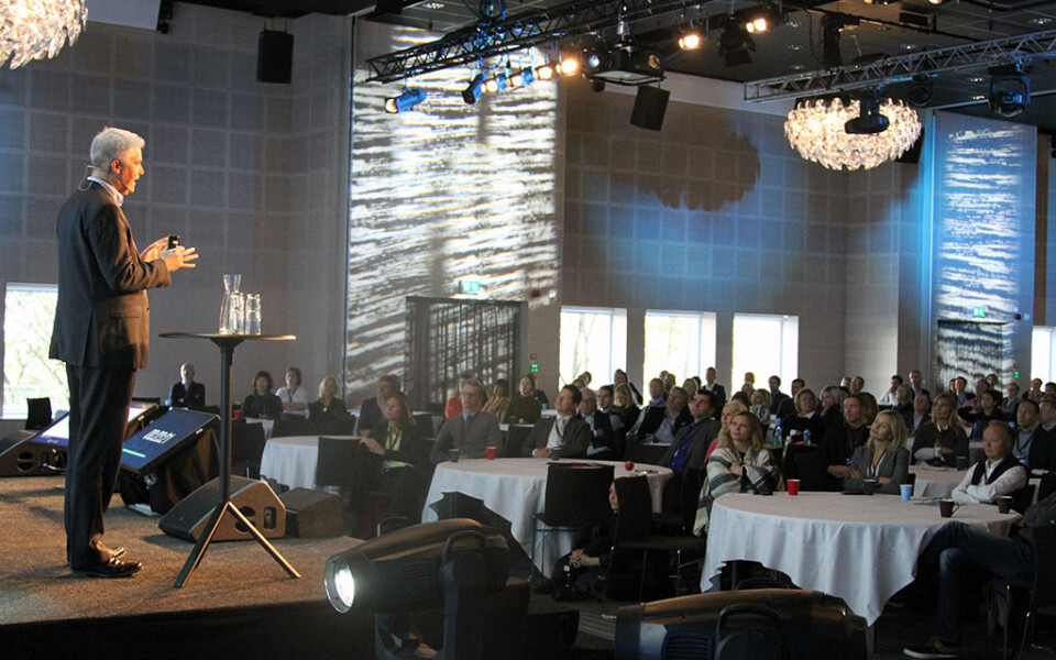 FØRST UTE: DNBs sjeføkonom Øystein Dørum var første faglige foredragsholder på Kjøpesenterkonferansen. Foto: Stig Atle Bakke