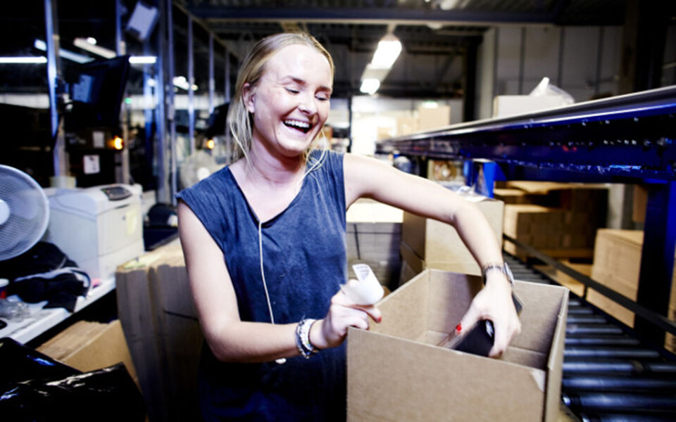 FREM TIL JUL: Komplett.no advarer mot panikkhandel lille julaften. Likevel er det slik at folk som bor i de store byene og bestiller varene 22. desember garantert kan hente dem på et av Komplett.no sine Pick-up-Points lille juleaften. Foto: Komplett.no