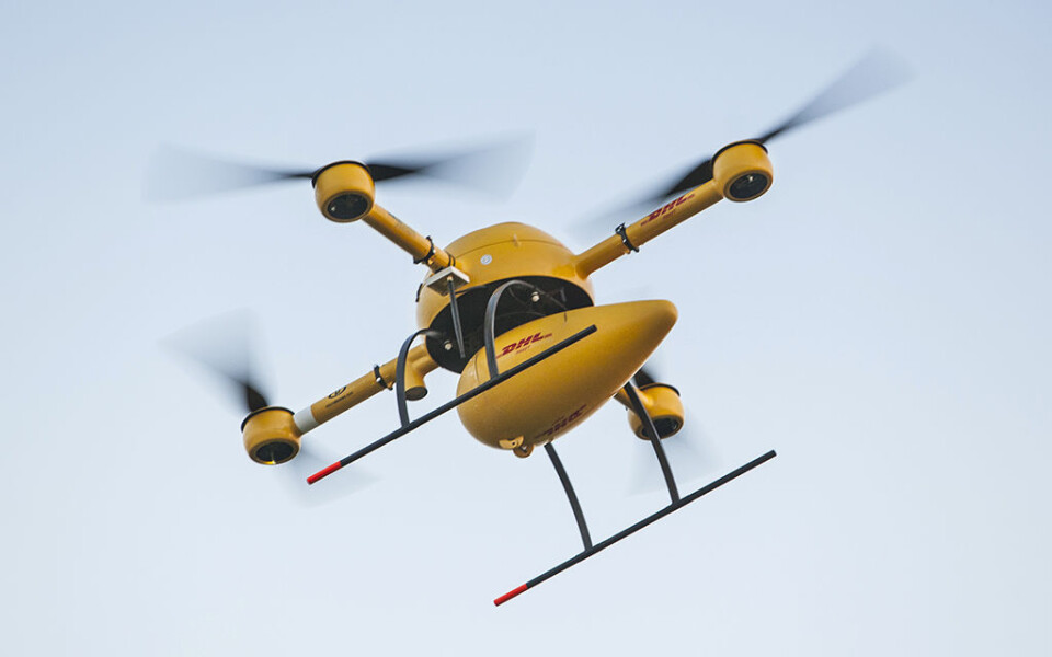 DRONE: Dette ubemannende helikopteret skal frakte pakker og medisin til den tyske øya Juist. Foto: DHL