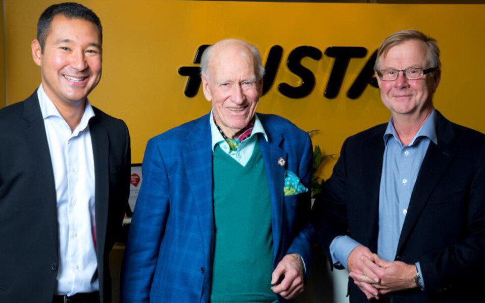 AVTALE: Fra venstre: Göran Westerberg (adm. dir. i Rusta), Olav Thon og Bengt-Olov Forssell (eier og Styreleder for Rusta). Foto: Rusta AVTALE: Fra venstre: Göran Westerberg (adm. dir. i Rusta), Olav Thon og Bengt-Olov Forssell (eier og Styreleder for Rusta). Foto: Rusta