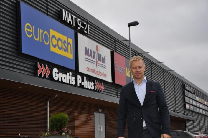 Lars Erik Erøy er senterleder for Töcksfors Shoppingcenter. Lars Erik Erøy er senterleder for Töcksfors Shoppingcenter.