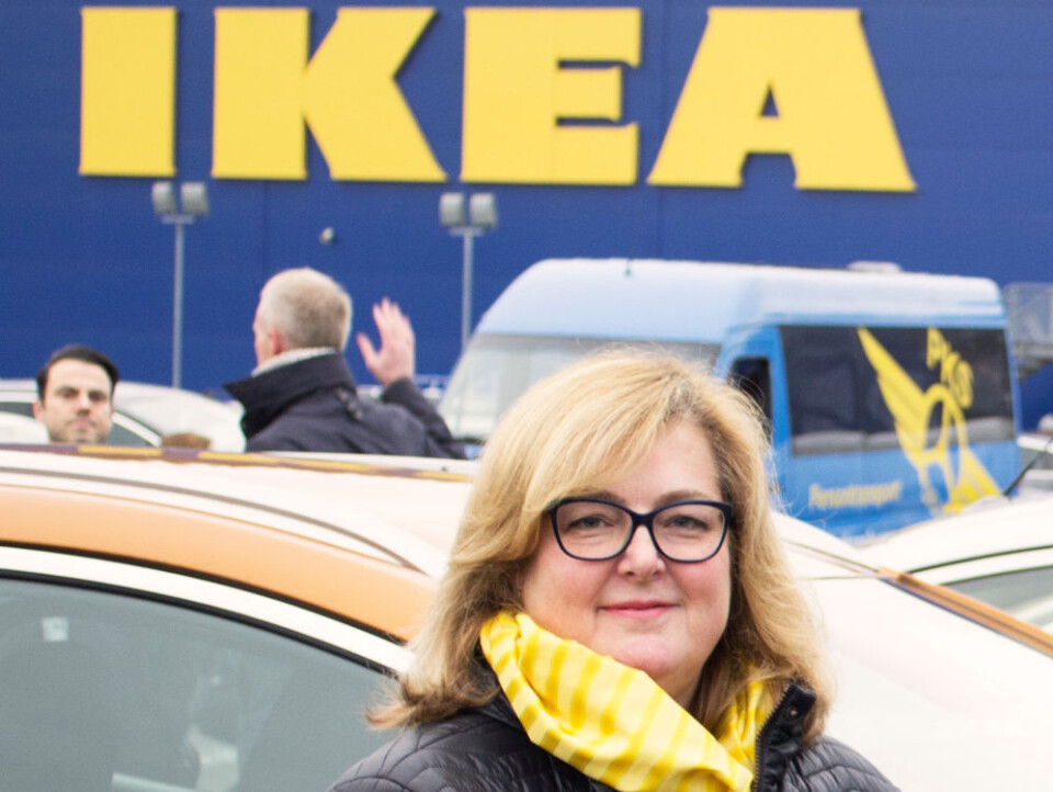 Clare Rodgers åpner pengepungen. (Foto: Johan Nord)